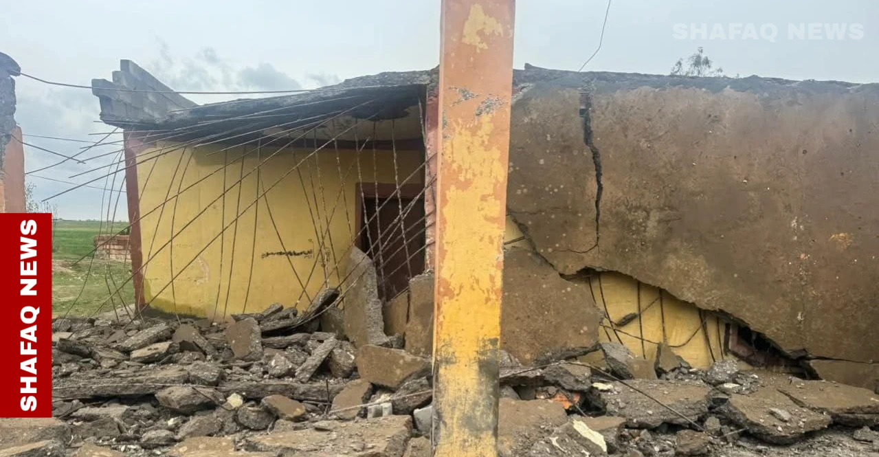 بينهم أطفال .. إنقاذ 11 شخصا من عائلة واحدة بعد انهيار جدران منزلهم جنوب تكريت (صور)