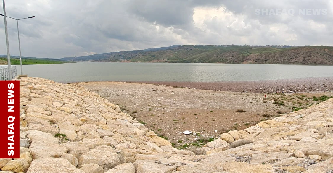 فيضان طبيعي في أحد سدود أربيل يدفعه للتصريف الذاتي (صور)