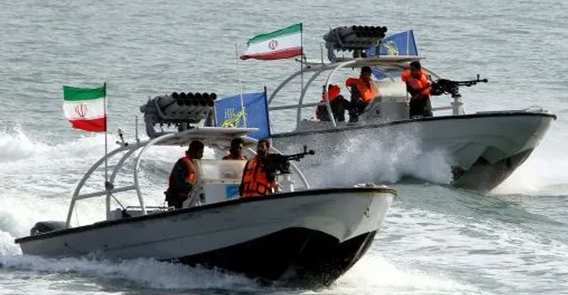 بحرية إيران: "أبراهام لينكولن" تحت المراقبة وردنا سيكون حاسماً بمجرد دخولها مدى النيران