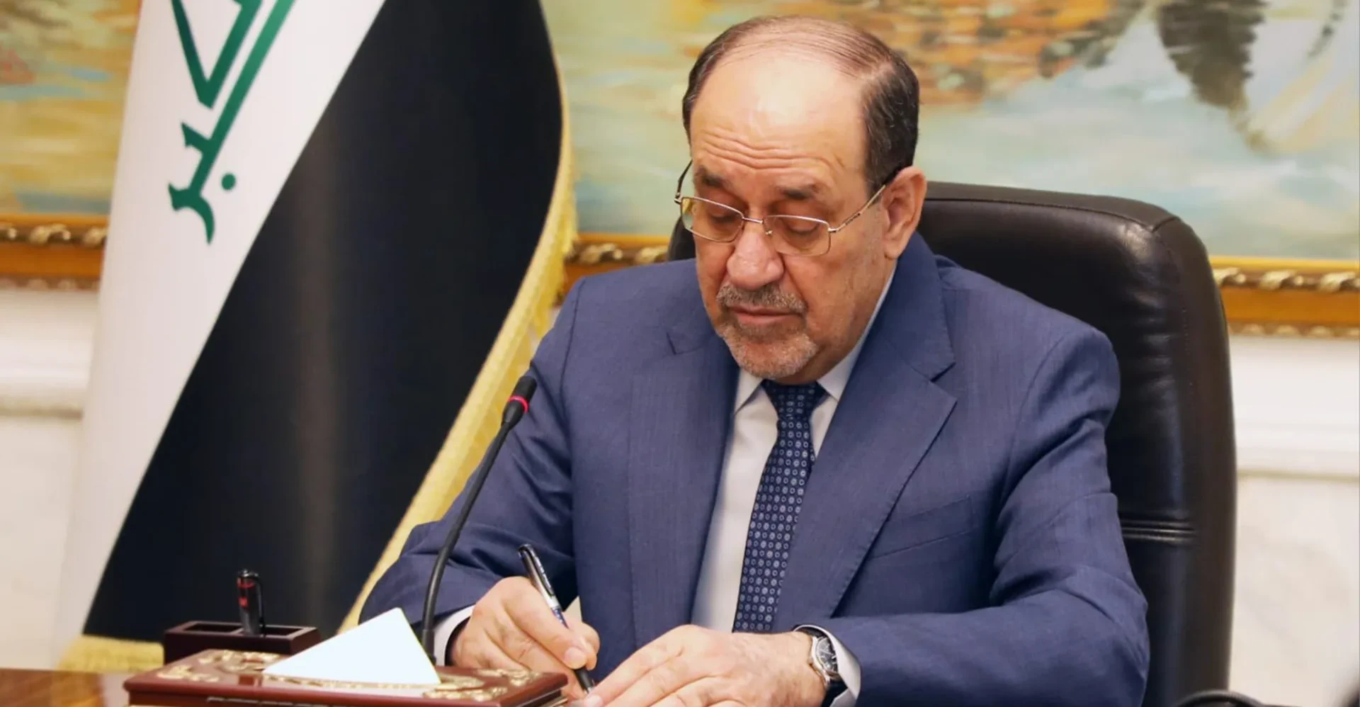 مجتبى خامنئي يبعث رسائل لقادة العراق ويخص المالكي بمباركة الترشح