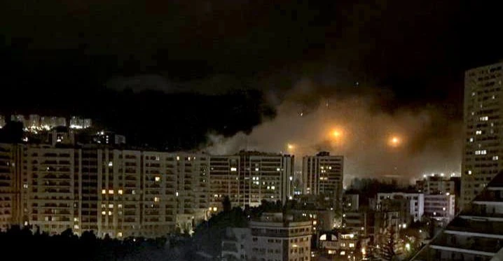 إعلام إيراني: هجمات عنيفة على طهران وكرج وانقطاع الكهرباء ببعض المناطق