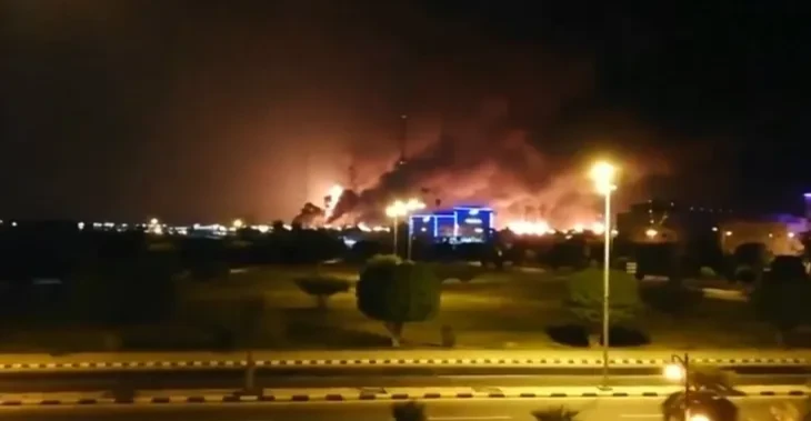 السعودية تعترض صواريخ وحزب الله يستهدف قاعدة إسرائيلية