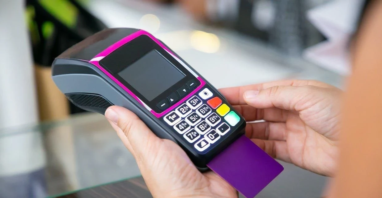 "الكاش أولاً".. لماذا يفشل الدفع الإلكتروني في كسب ثقة العراقيين؟