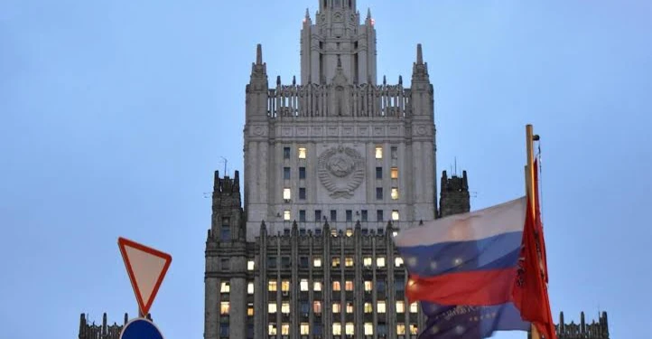 روسيا تطرد دبلوماسياً بريطانياً بتهمة التجسس على اقتصادها