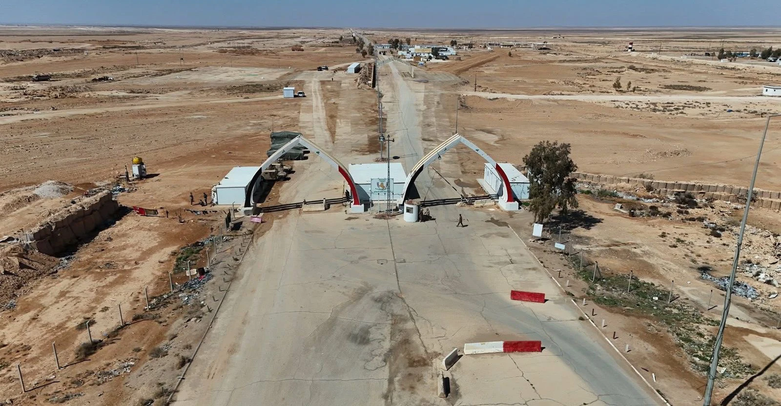 عبور 60 شاحنة نفط عبر منفذ الوليد وتوجه لإحياء خط حديثة - العقبة