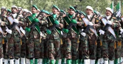 استعداداً للمرحلة الحاسمة.. إيران تحشد أكثر من 100 ألف عنصر مسلح