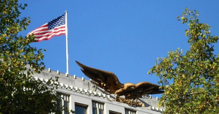 إعلام عبري: واشنطن تبدأ إجلاءً طارئاً لـ60 ألف أميركي من مصر