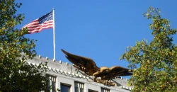 إعلام عبري: واشنطن تبدأ إجلاءً طارئاً لـ60 ألف أميركي من مصر