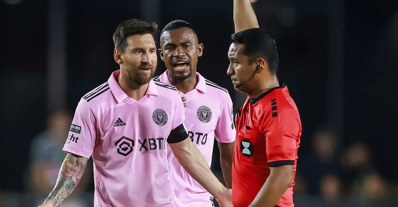 لقربه من لاعبي بوليفيا وعشقه لـ"الطرد".. غضب ‏عراقي من حكم مباراة الملحق