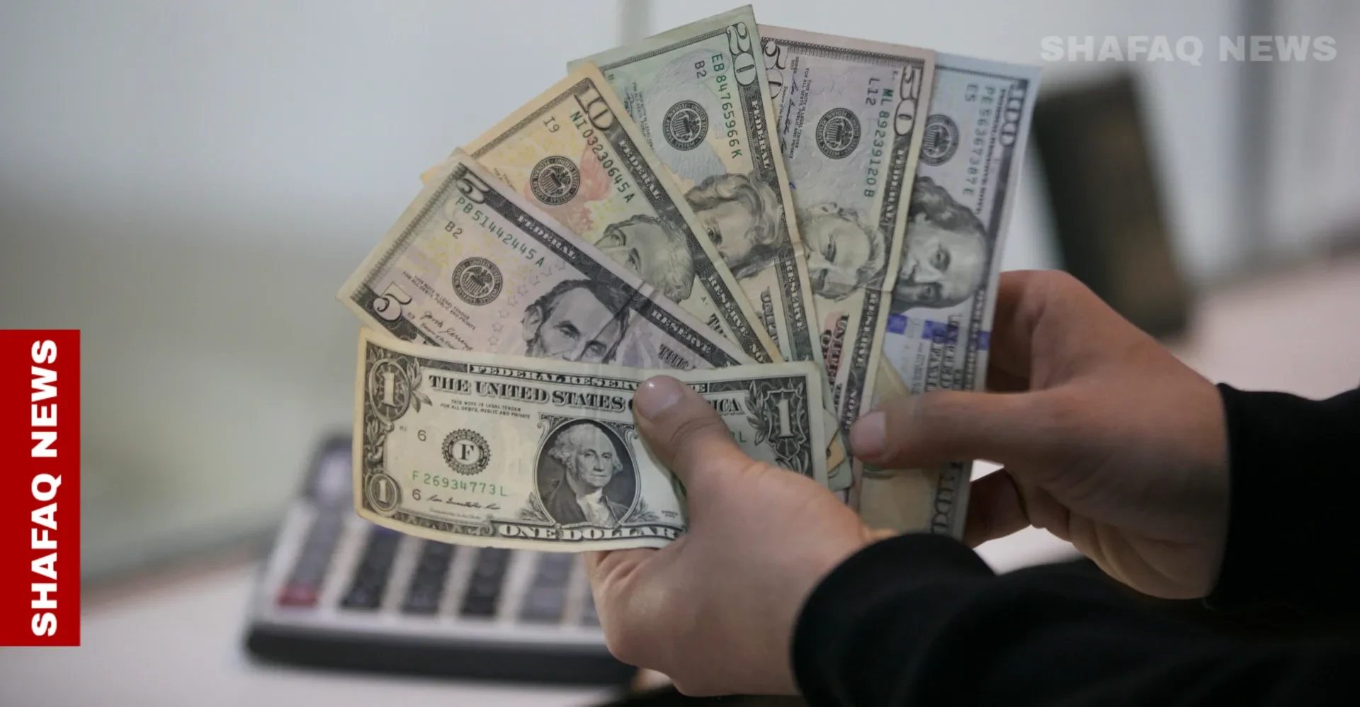 انخفاض أسعار الدولار في بغداد وأربيل