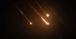 انفجارات ضخمة وسط إسرائيل إثر هجوم صاروخي من إيران