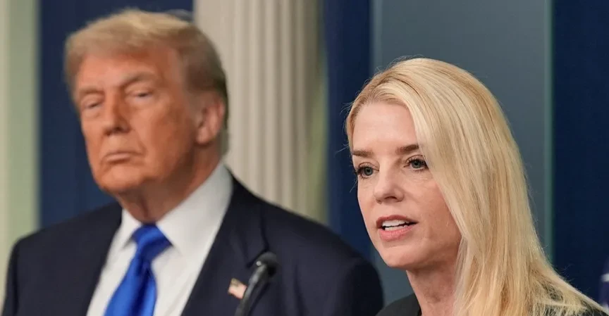 ترمب يقيل وزيرة العدل ويعين محاميه الشخصي خلفاً لها