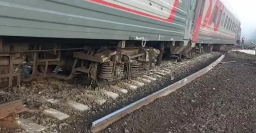 إصابة أكثر من 20 شخصاً بخروج قطار عن سكته في روسيا