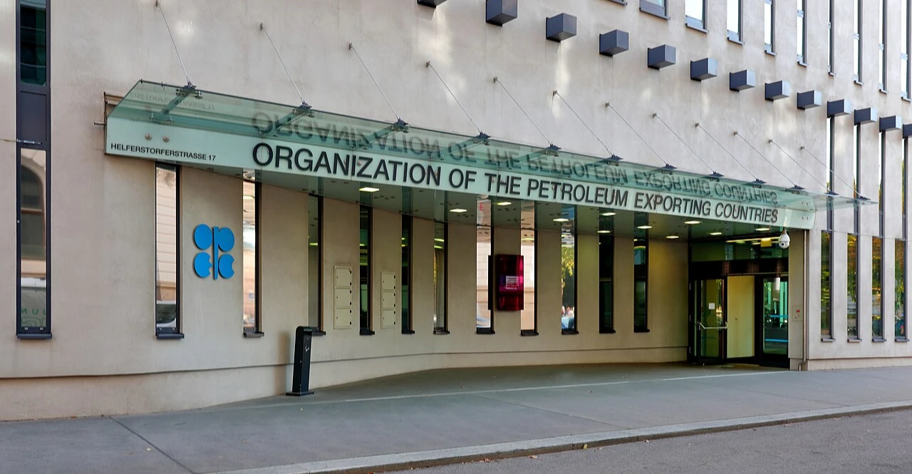أوبك+ يقر زيادة إنتاج بنحو 206 آلاف برميل يومياً