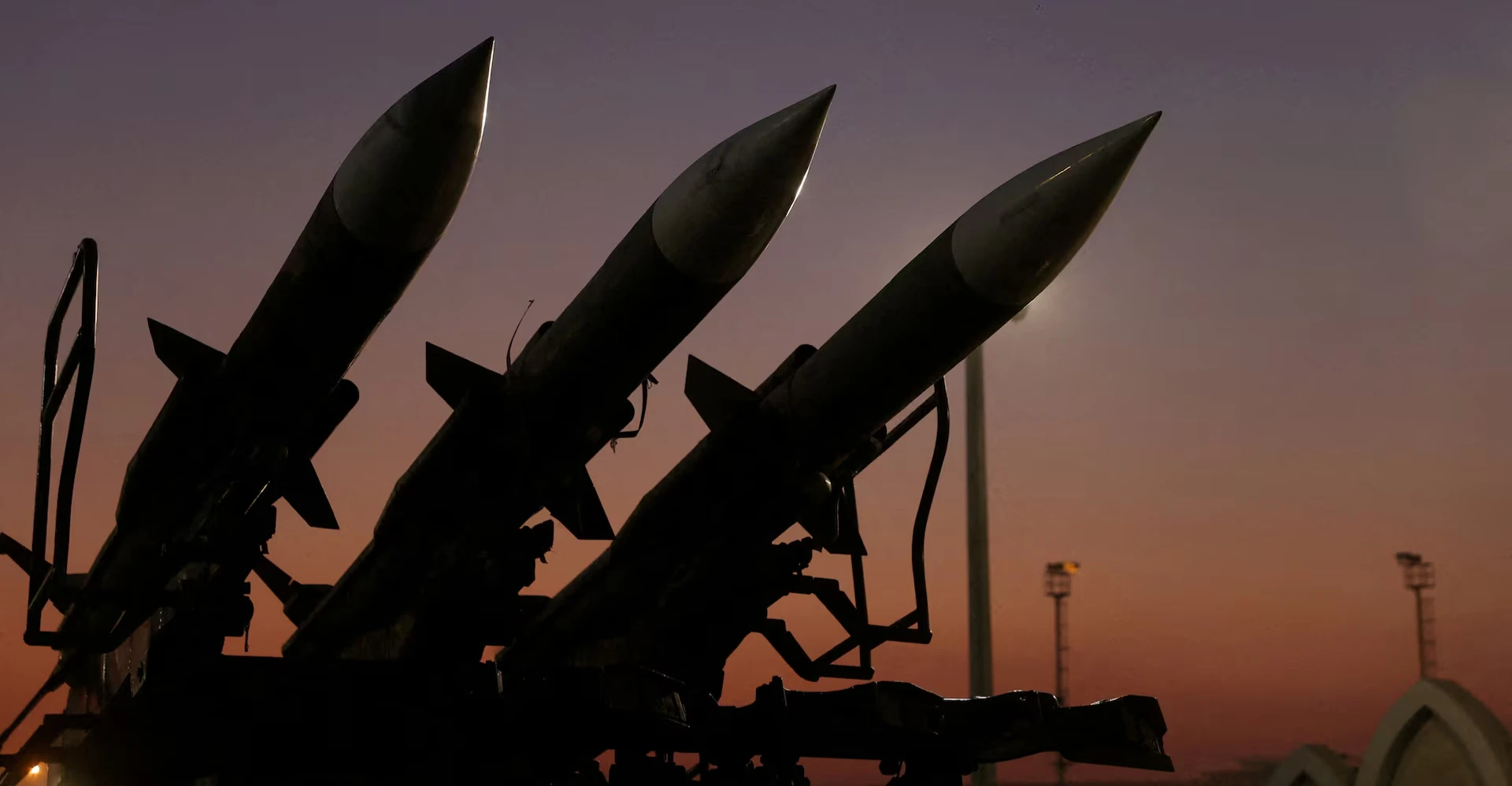 إيران ترفع "القيود والاعتبارات": تهديد صريح بضرب البنى التحتية للطاقة رداً على مهلة ترمب