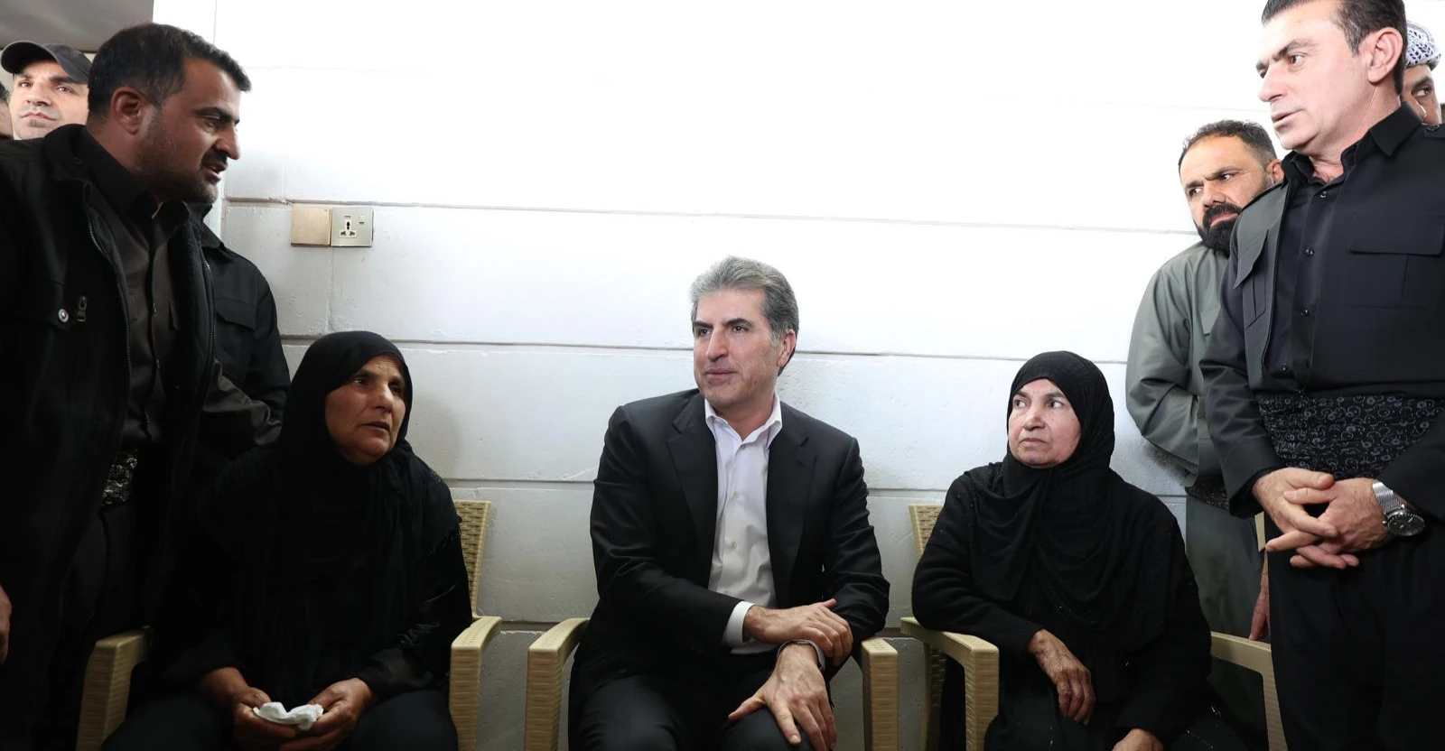 نيجيرفان بارزاني يشارك في عزاء ضحايا هجمات اربيل (صور)