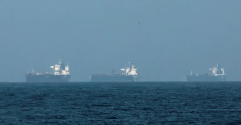 مسؤولون أميركيون: ترمب لن يقدم تنازلات كبيرة لإيران لفتح مضيق هرمز