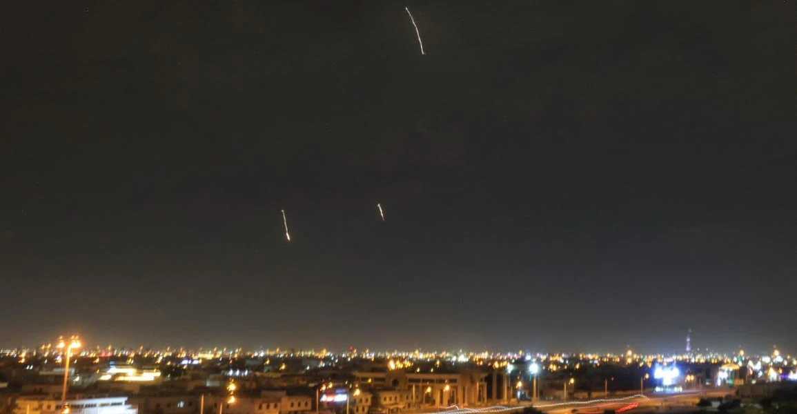 هجوم بالصواريخ والمسيرات يستهدف المصالح الأميركية في 3 دول خليجية