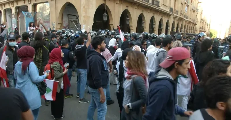 الجيش اللبناني يعزز انتشاره في بيروت مع دعوات مناصري حزب الله للتظاهر