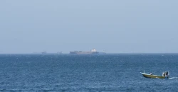 قبيل انطلاق مفاوضات إسلام آباد.. سفن وناقلات نفط تتجه نحو مضيق هرمز