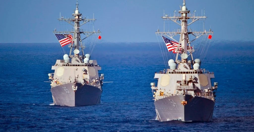 الجيش الأميركي: مدمرتان عبرتا مضيق هرمز ونفذتا عمليات في الخليج