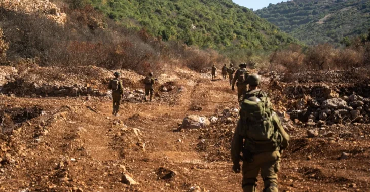 لبنان.. مقاتلات وقنابل فسفورية تستهدف "بنت جبيل" وإسرائيل تغلق مداخلها