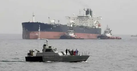 بلومبرغ: حصار إيران ينذر بتوسع الحرب