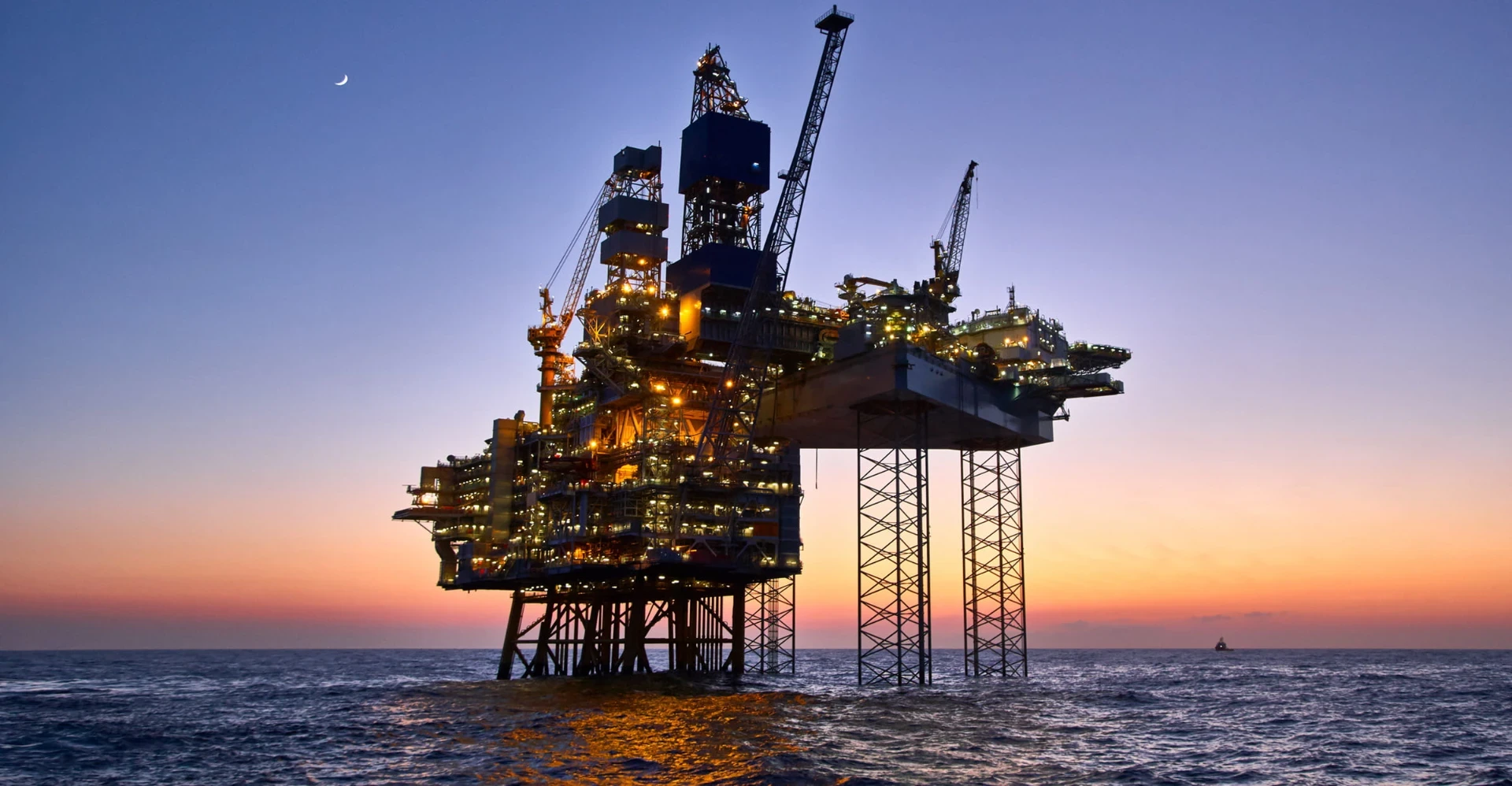 Oil dips on signs of US-Iran dialogue despite Hormuz tensions