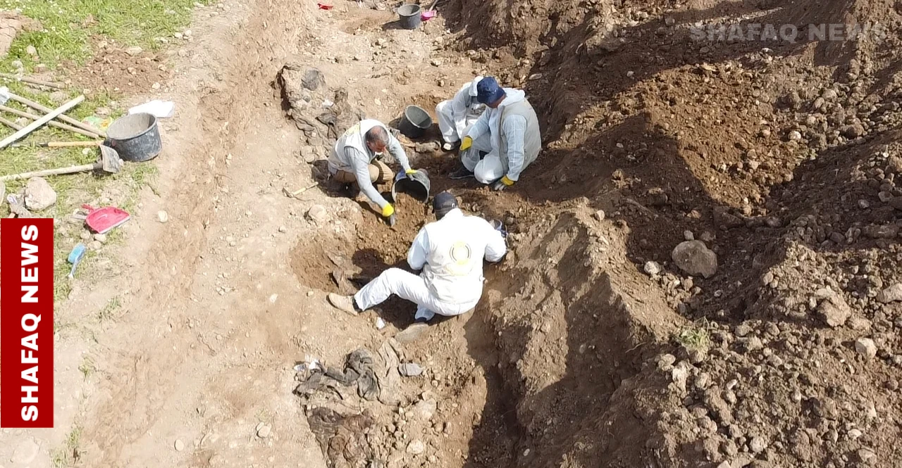 فتح ثلاث مقابر جماعية جديدة لضحايا "داعش" في الموصل (صور)