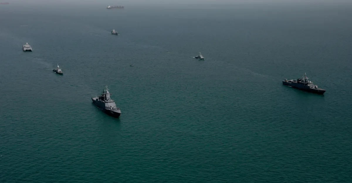 مسؤولون عسكريون اميركيون: الحرس الثوري شن 3 هجمات على سفن تجارية بمضيق هرمز