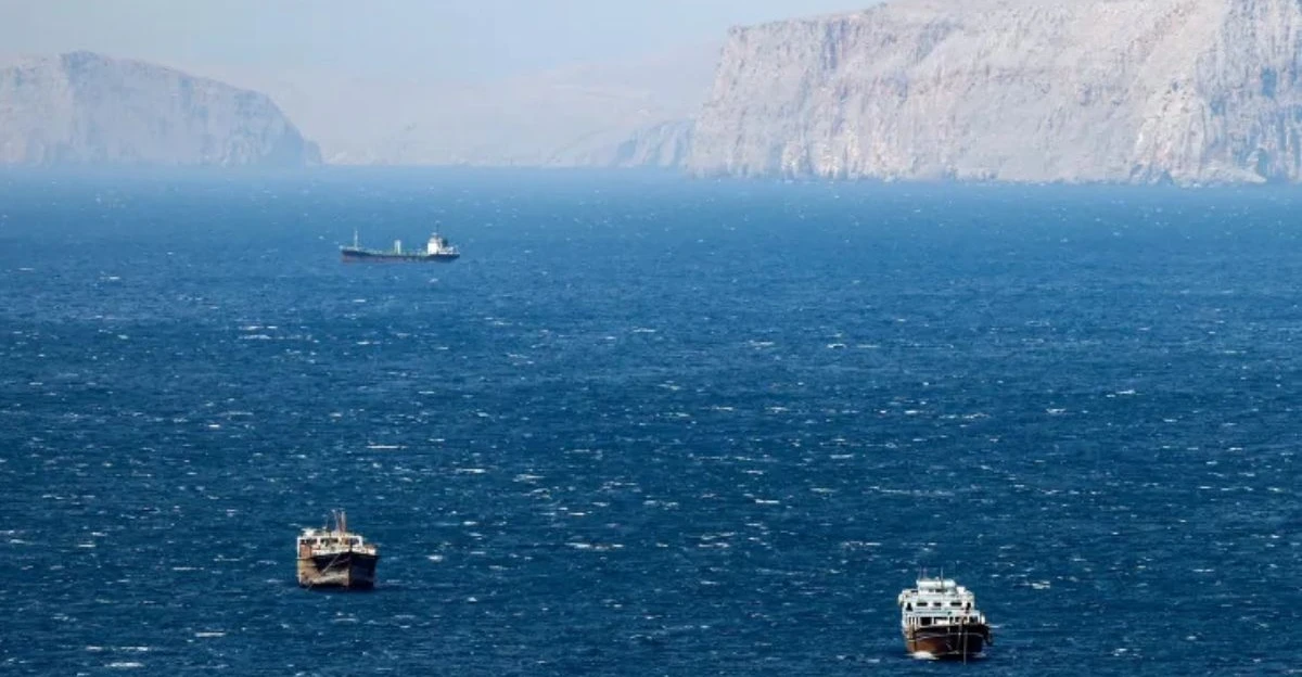 الشلل يضرب حركة الشحن في مضيق هرمز