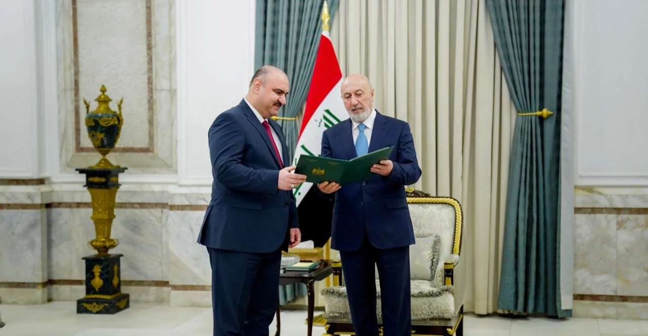 رئيس الجمهورية يسلّم محمد سمعان مرسوم تعيينه محافظا لكركوك