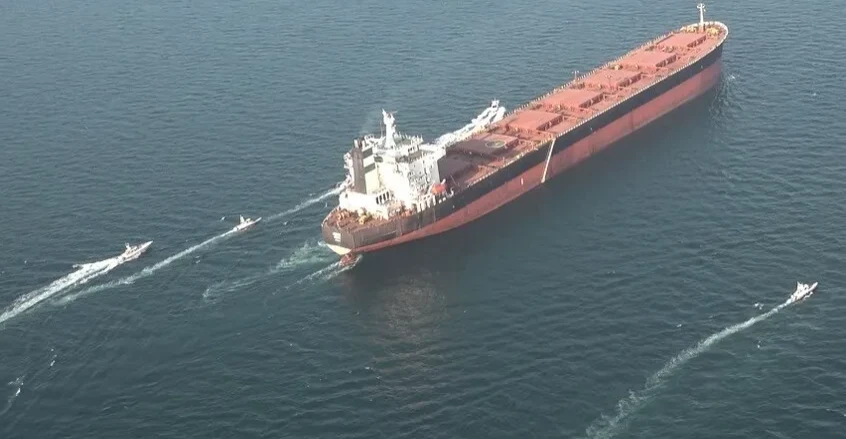 المنظمة البحرية الدولية تدرس إجلاء السفن العالقة في الخليج