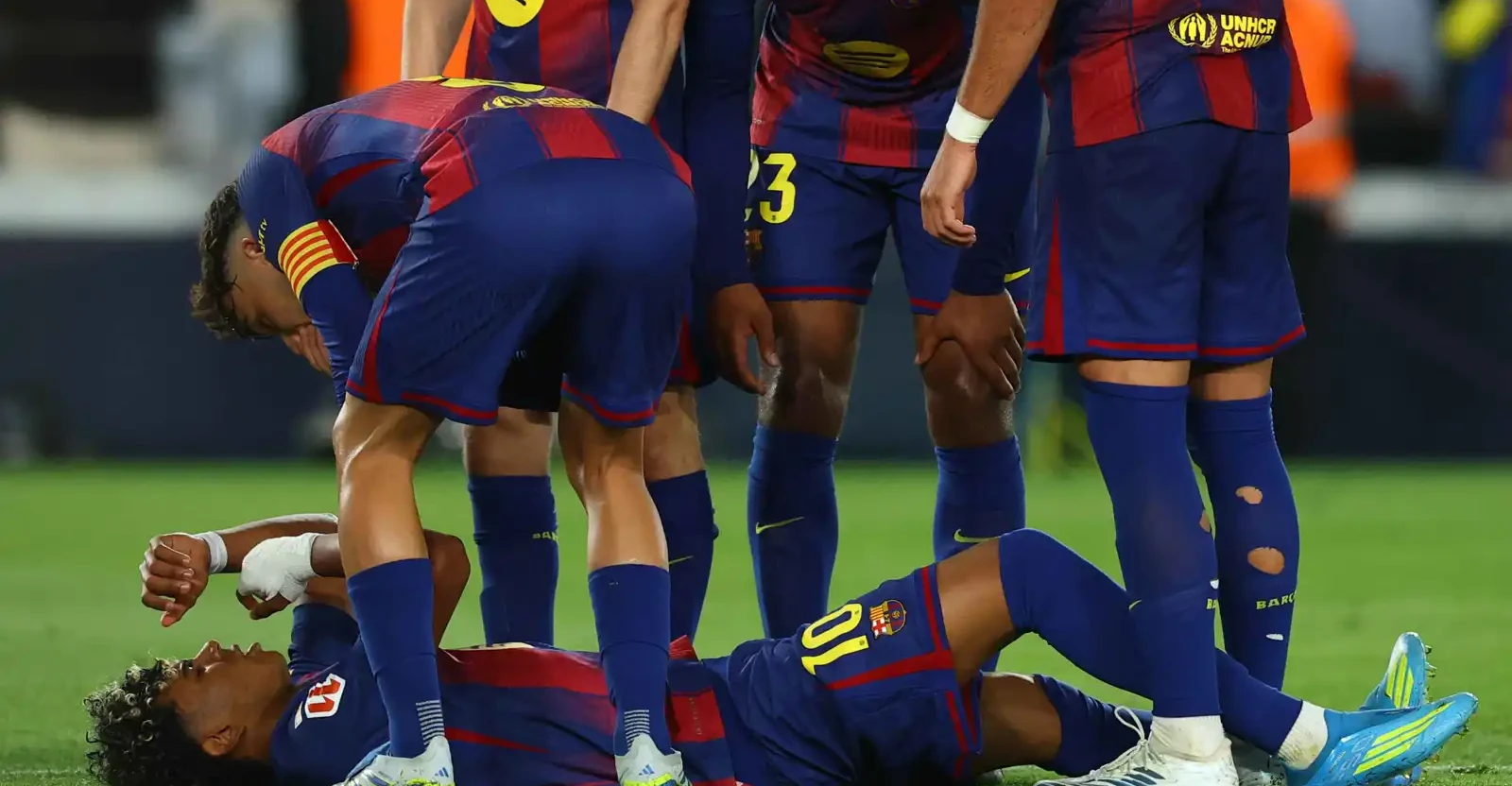 صدمة في برشلونة.. إصابة لامين يامال تهدد غيابه والحلول تبدأ بثلاثة أسماء