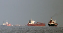 وسط تعثر المفاوضات.. إيران تستولي على سفينتين قرب هرمز