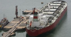 "رويترز": ناقلة تصل البصرة لتحميل مليوني برميل من النفط العراقي