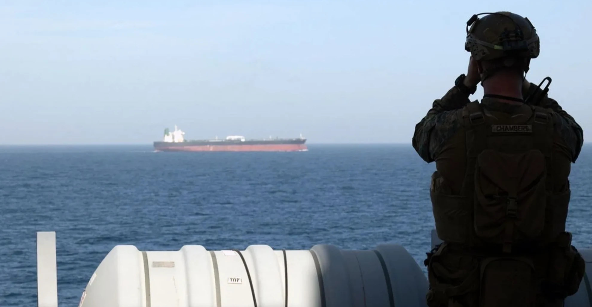 "حصار إيران".. الجيش الأميركي يعلن إعادة توجيه 34 سفينة