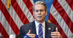 US threatens sanctions on ships facilitating Iran oil exports