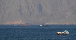 إعلام عبري: إسرائيل تضغط على واشنطن لاستمرار الحصار البحري على ايران