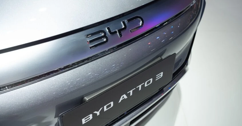BYD تكشف عن سيارتها الكهربائية الجديدة في بكين.. فيديو
