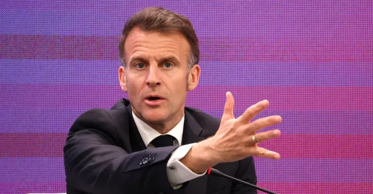 تحذيرات من "انهيار" الطلب العالمي على النفط.. ماكرون يتحرك