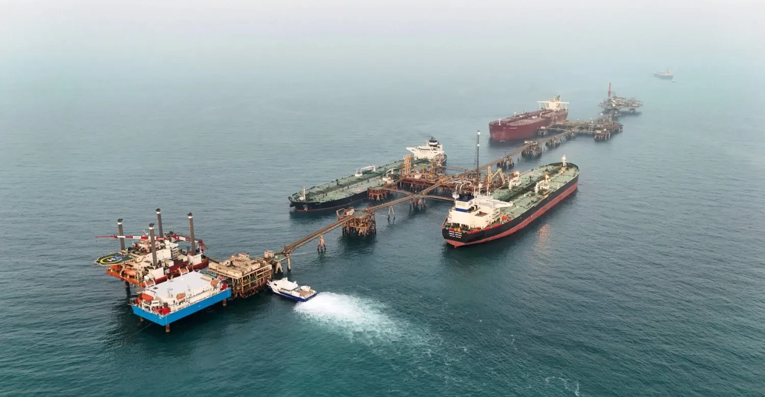 أضرار منشآت الخليج قد تعطل عودة النفط عبر هرمز لسنوات