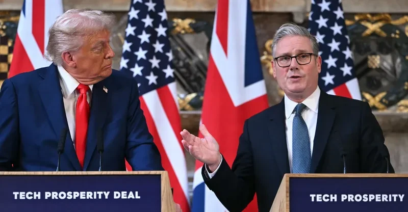 ترمب وستارمر يبحثان "الحاجة الملحة" لفتح مضيق هرمز