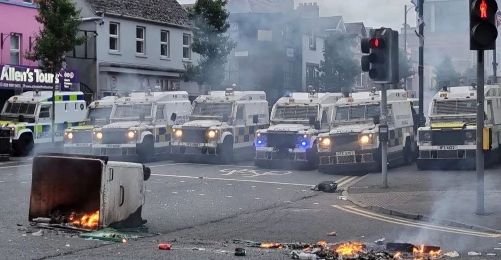 استهداف مركز للشرطة في إيرلندا الشمالية بسيارة مفخخة