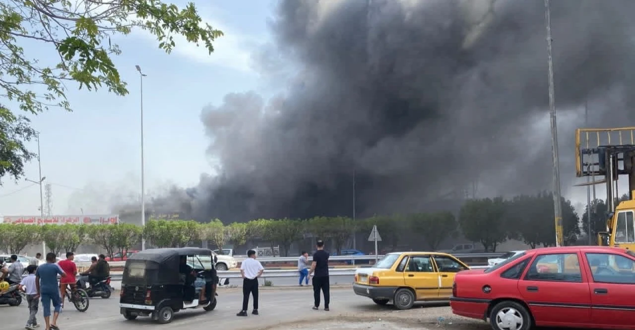 حريق كبير يلتهم معملاً للإسفنج بساحة عدن في بغداد (فيديو)