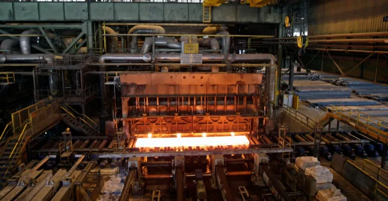 إيران تعلن حظراً على تصدير المنتجات الفولاذية