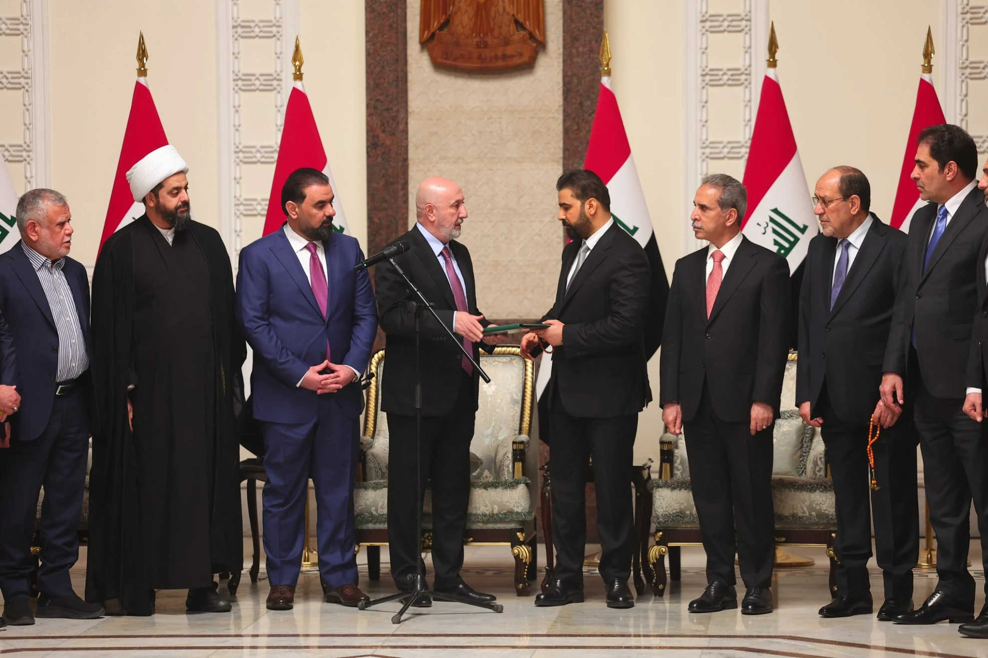 "الأصغر عمراً" و"غير معروف".. قراءات غربية لتكليف الزيدي برئاسة الحكومة العراقية