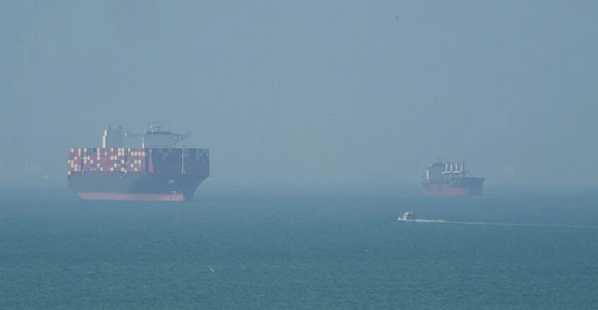 اليابان تنفي دفع رسوم لإيران مقابل عبور ناقلة نفط عبر مضيق هرمز