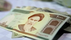 التومان يفقد 65% من قيمته خلال 6 أشهر.. الدولار يلامس عتبة 180 ألفاً في طهران
