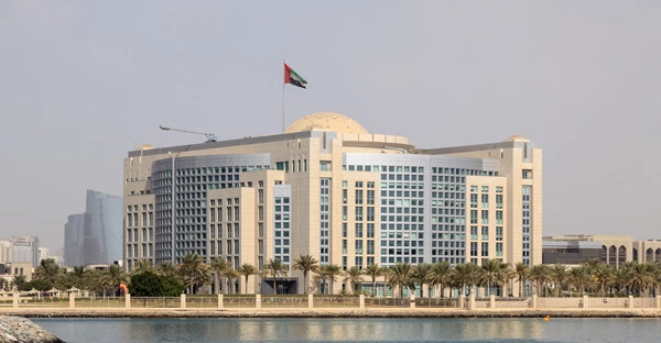 الإمارات تحظر السفر إلى العراق وتدعو رعاياها للعودة سريعاً